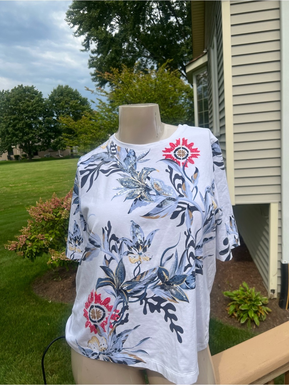 Chicos Top BOHEMIAN Womens Size 3/XL Blue Floral Beaded Floral Print White